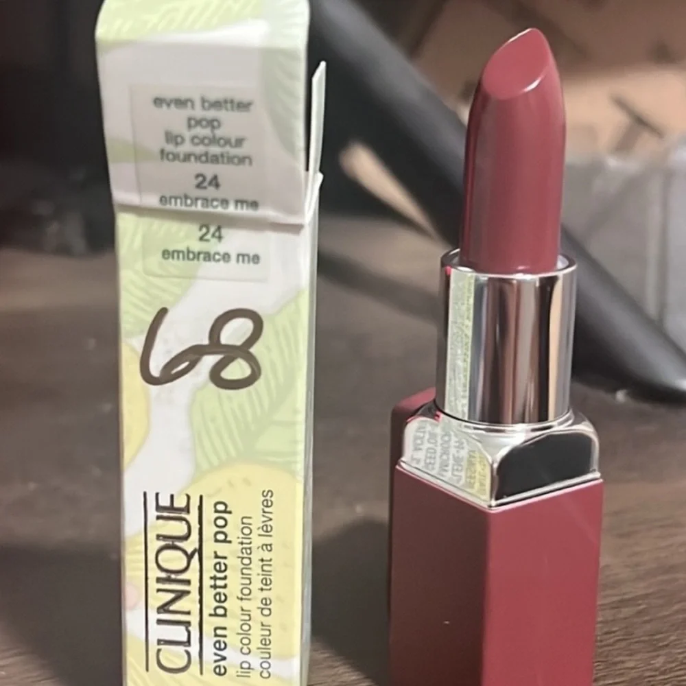 🌙💕Clinique Embrace Me Lipstick